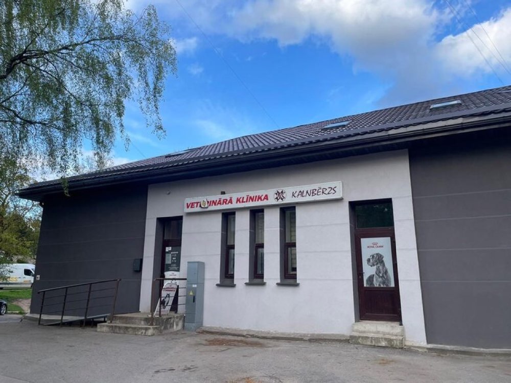 Veterinārās klīnikas Kalnbērzs ēka Slokas ielā 163a, Rīgā